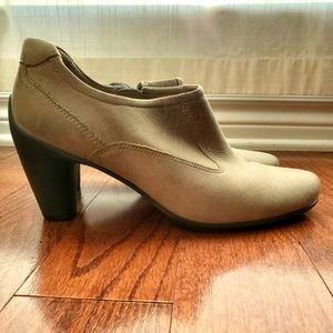 Ecco grey suede heels size 10US / 41 EU